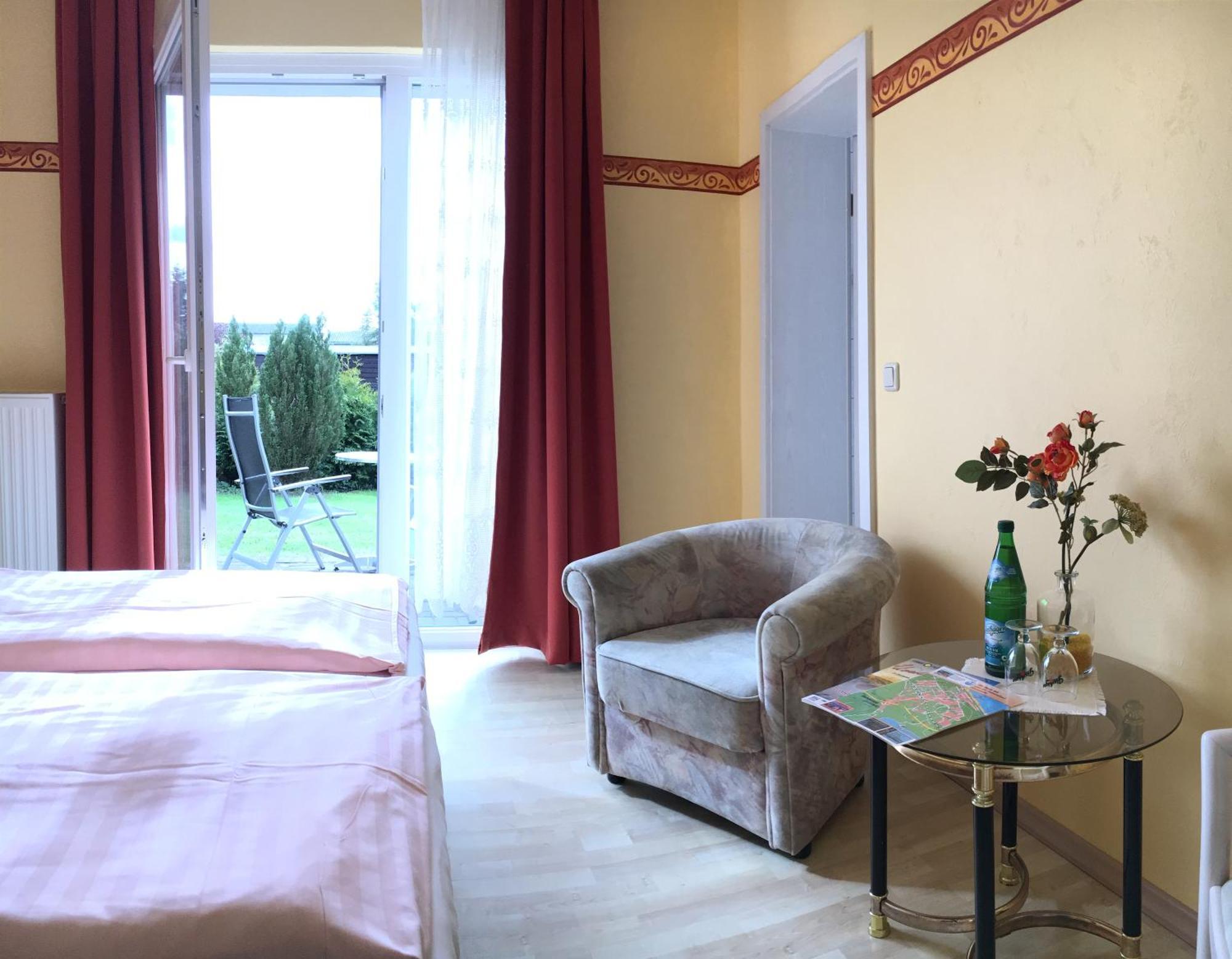Kastanienhof Hotel garni Zinnowitz Exteriör bild