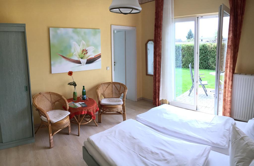 Kastanienhof Hotel garni Zinnowitz Exteriör bild