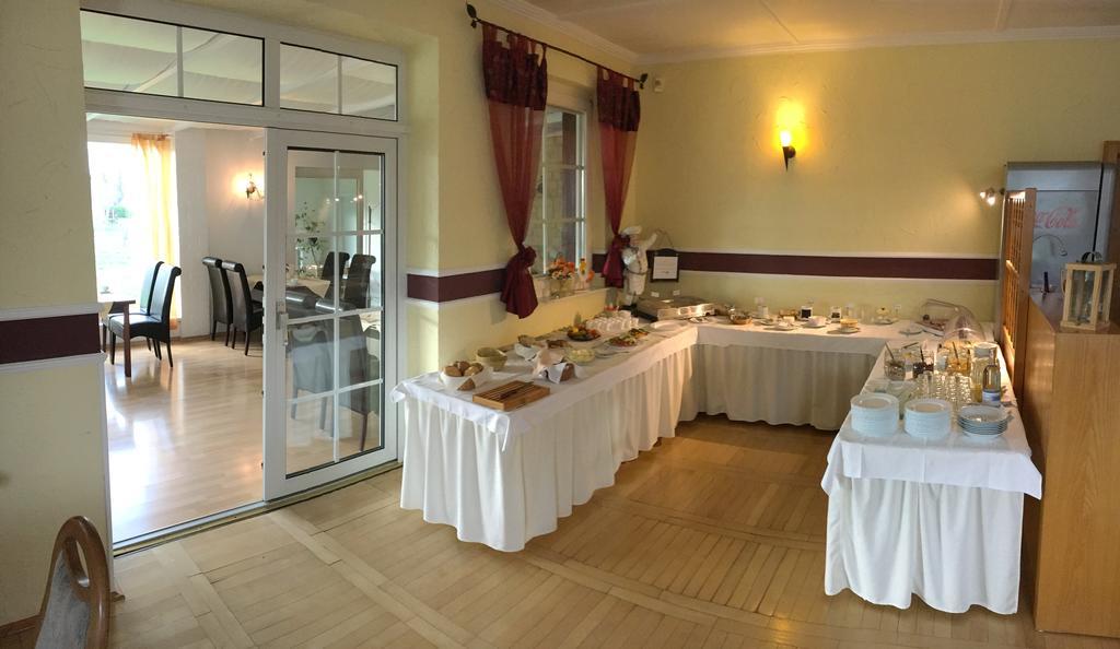 Kastanienhof Hotel garni Zinnowitz Exteriör bild