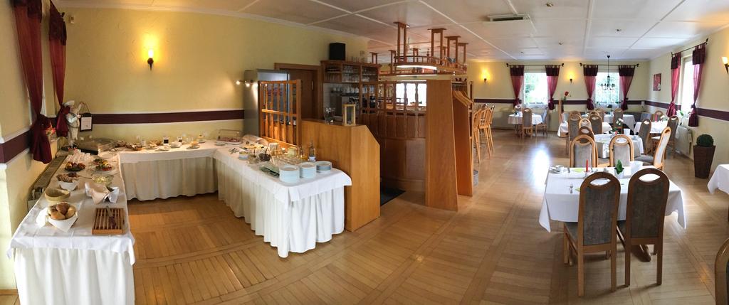 Kastanienhof Hotel garni Zinnowitz Exteriör bild